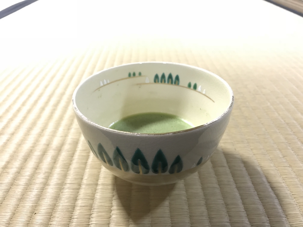 円通寺で坐禅を組む