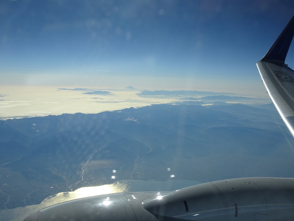 滋賀上空から見た富士山